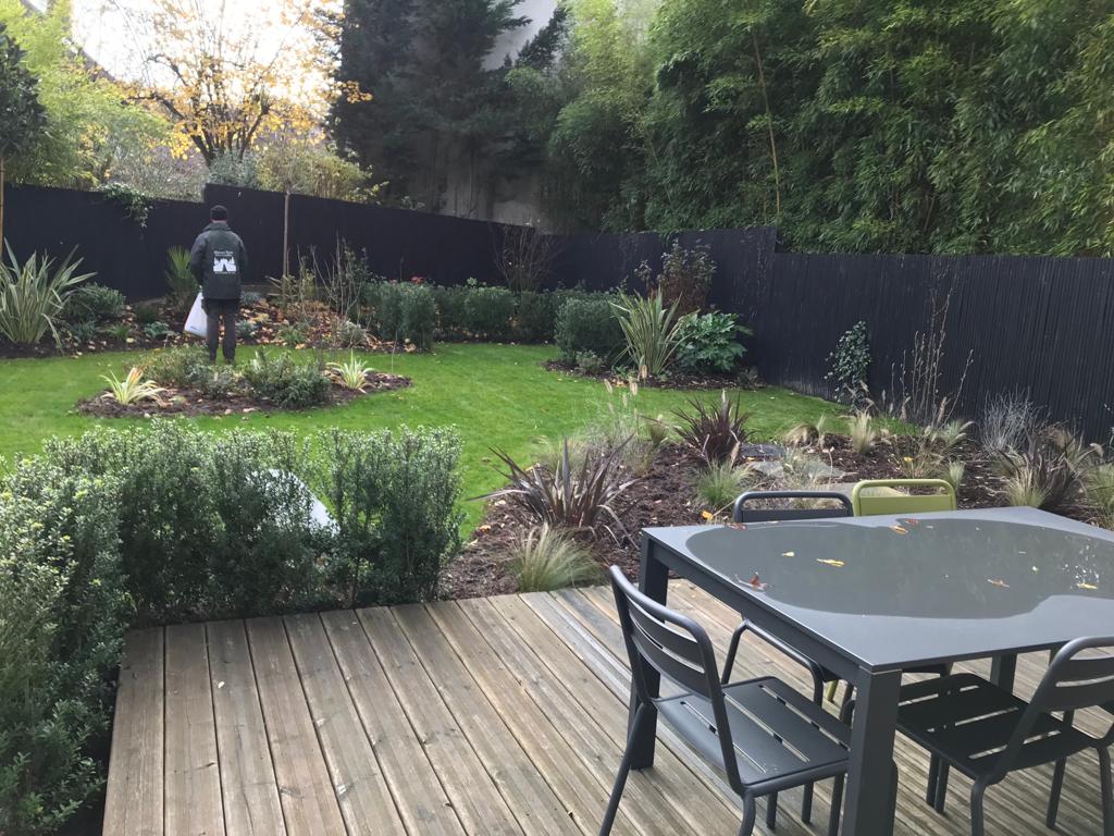 Jardin avec terrasse en bois